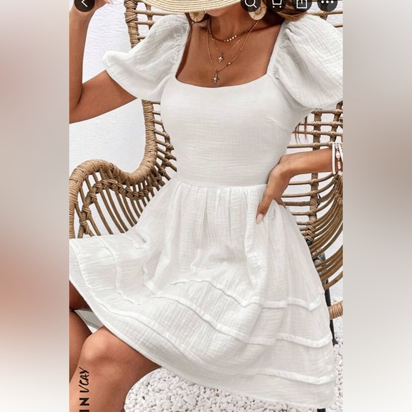 NWT - White dress 
Short Sleeve
Backless-Tie Back
High Waist 
100% Cotton - Picture 5 of 6